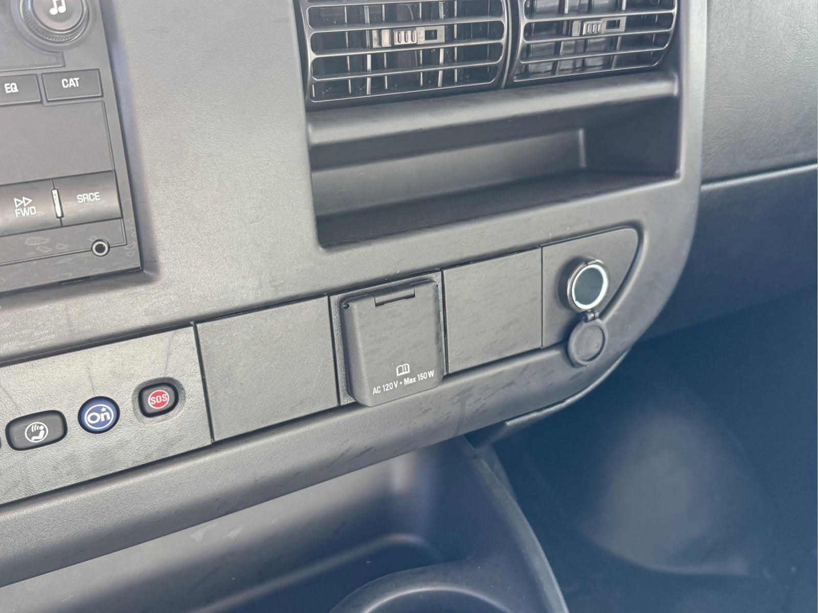 2024 Chevrolet Express Cutaway 3500 Vehicle Photo in GEORGETOWN, TX 78626-7508