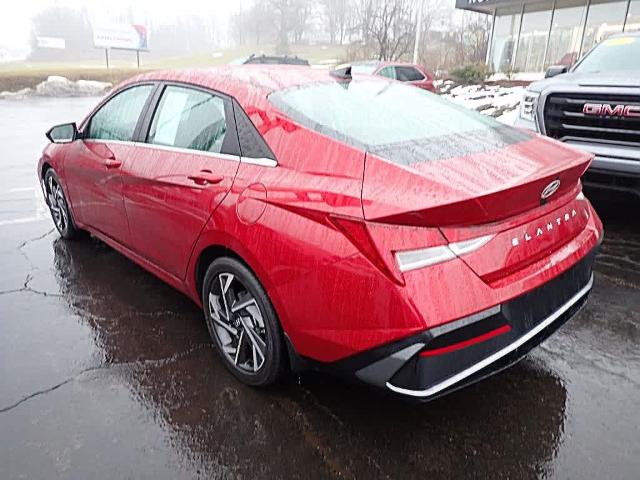 2024 Hyundai ELANTRA Vehicle Photo in ZELIENOPLE, PA 16063-2910