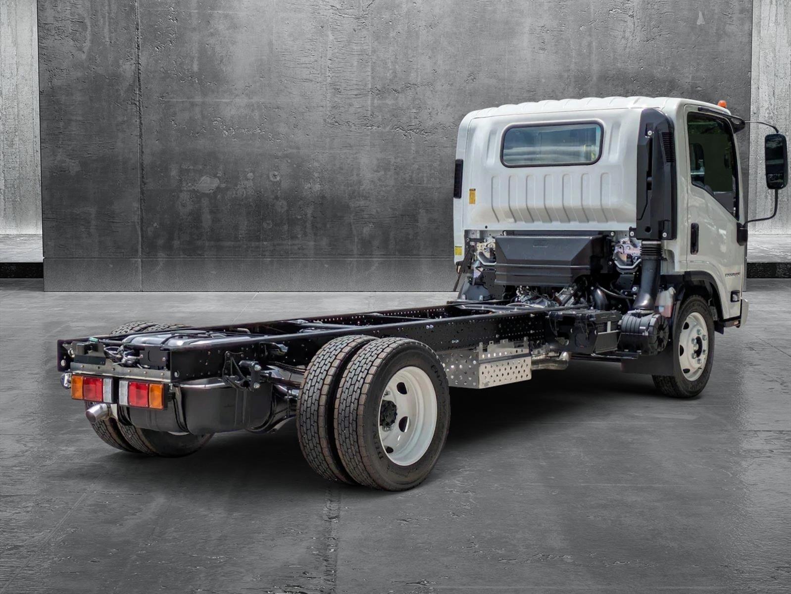 2025 Chevrolet Low Cab Forward 5500 HG Vehicle Photo in GREENACRES, FL 33463-3207