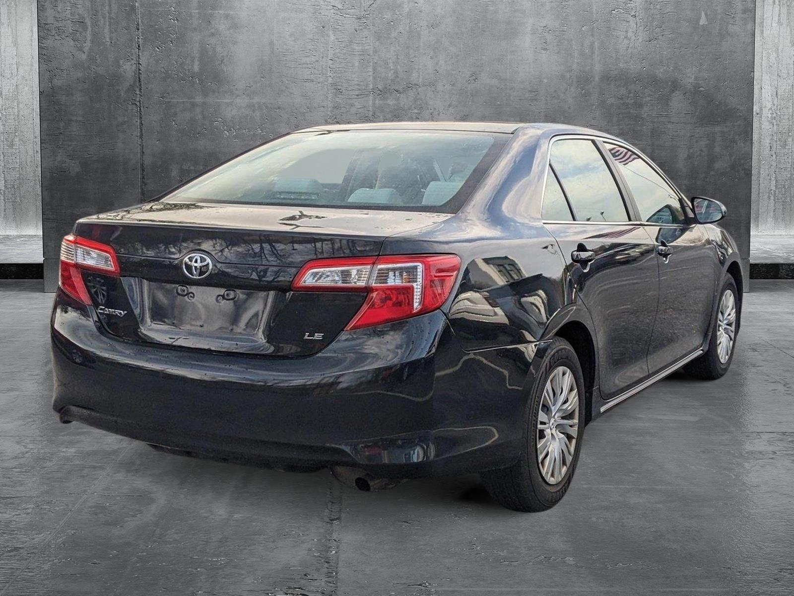 2013 Toyota Camry Vehicle Photo in TIMONIUM, MD 21093-2300