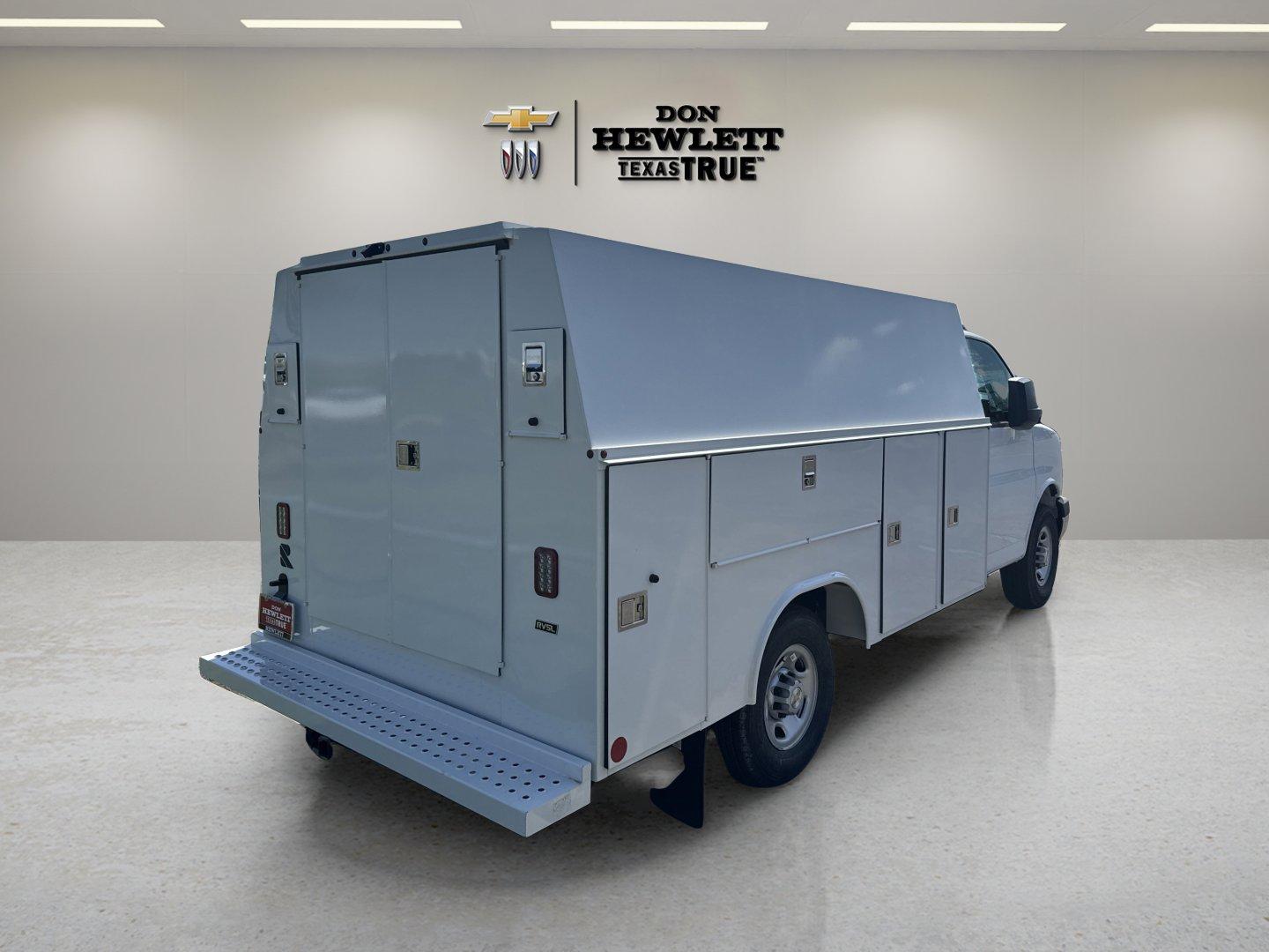2025 Chevrolet Express Cutaway 3500 Vehicle Photo in GEORGETOWN, TX 78626-7508