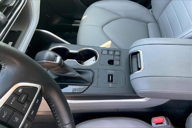 2023 Toyota Highlander Vehicle Photo in Grapevine, TX 76051