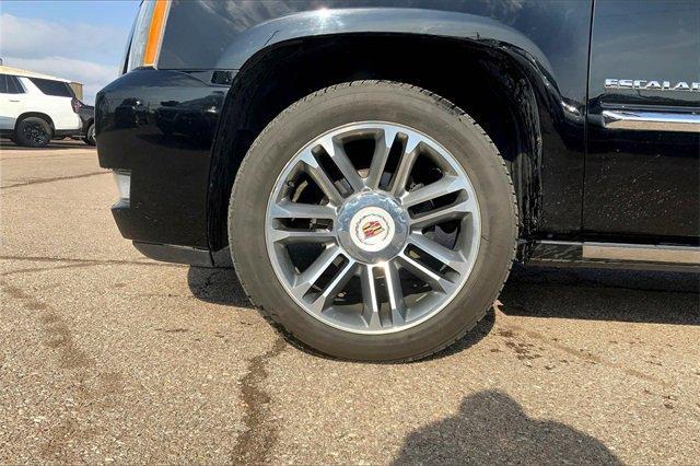 2012 Cadillac Escalade Vehicle Photo in TOPEKA, KS 66609-0000