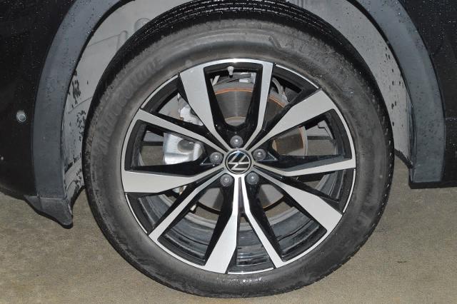 2024 Volkswagen Atlas Cross Sport Vehicle Photo in Houston, TX 77090