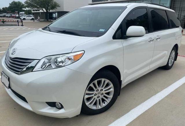 2016 Toyota Sienna Vehicle Photo in FORT WORTH, TX 76132