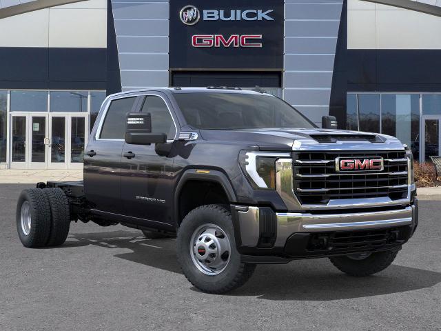 2025 GMC Sierra 3500 HD Chassis Cab Vehicle Photo in DANBURY, CT 06810-5034