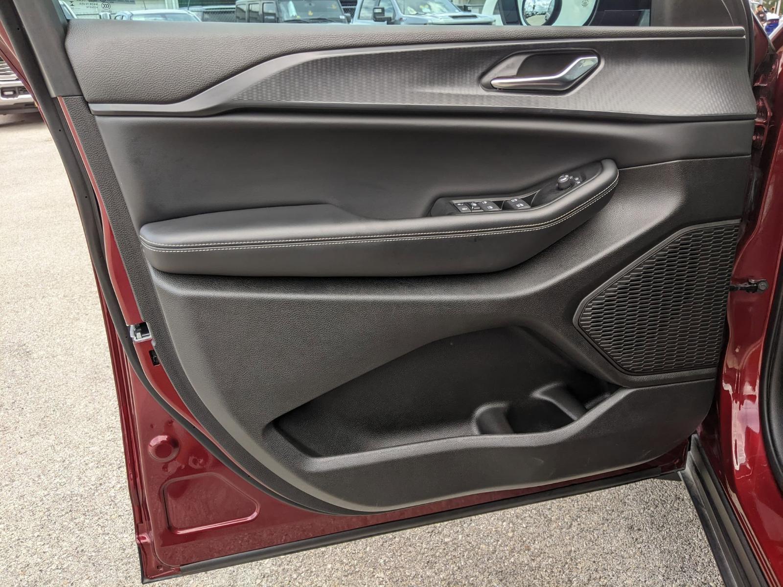 2024 Jeep Grand Cherokee L Vehicle Photo in Seguin, TX 78155