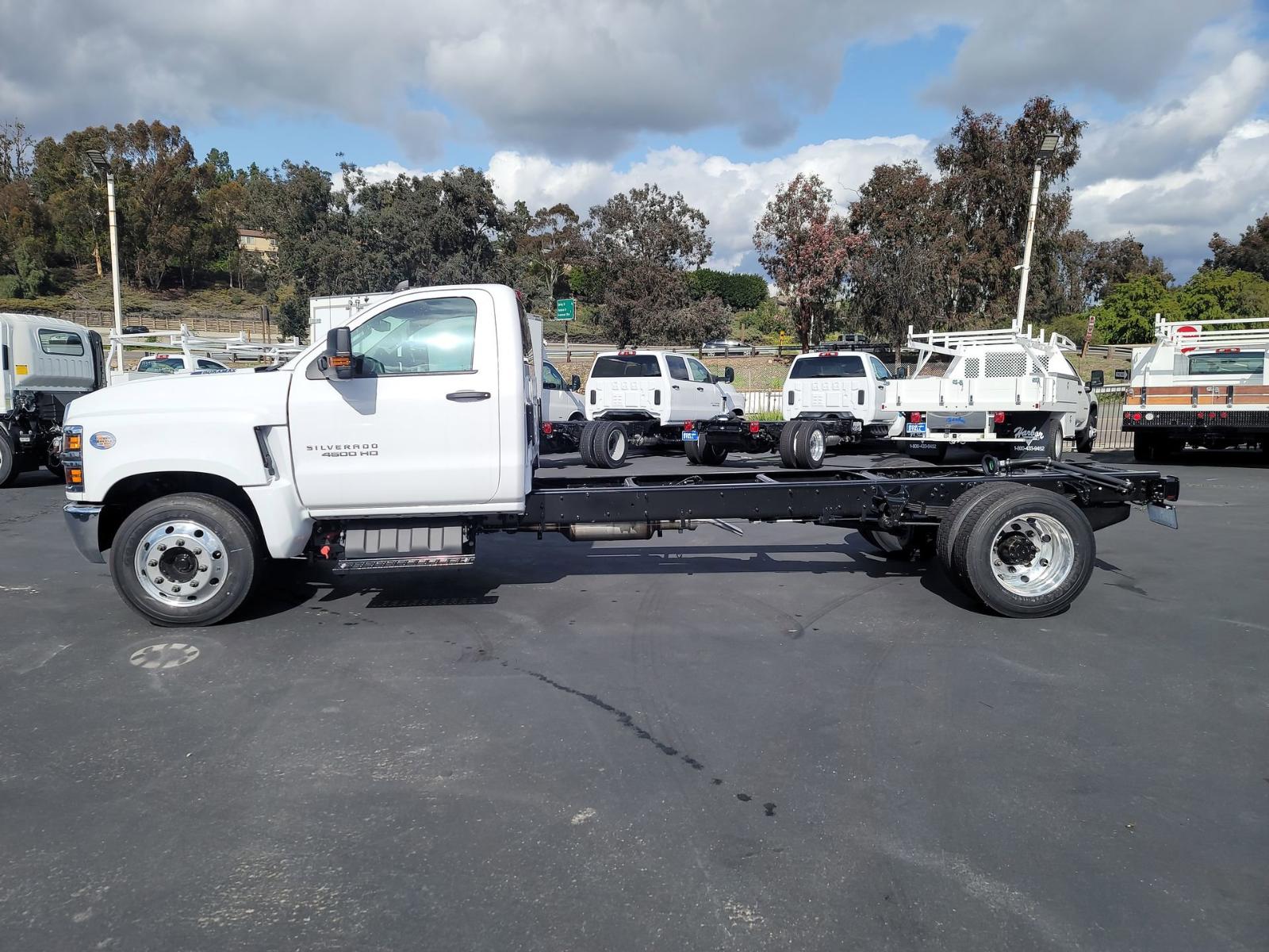 2023 Chevrolet Silverado Chassis Cab Vehicle Photo in LA MESA, CA 91942-8211