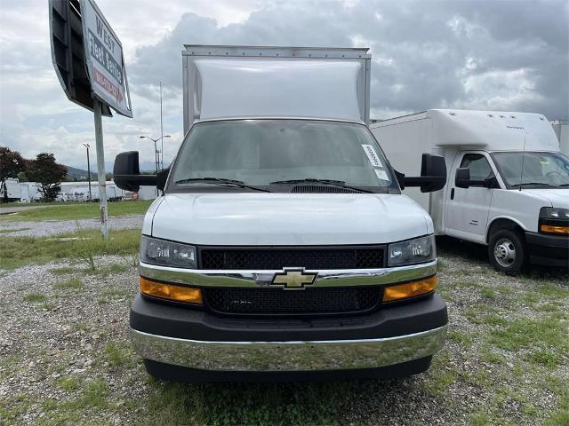 2024 Chevrolet Express Cutaway 3500 Vehicle Photo in ALCOA, TN 37701-3235