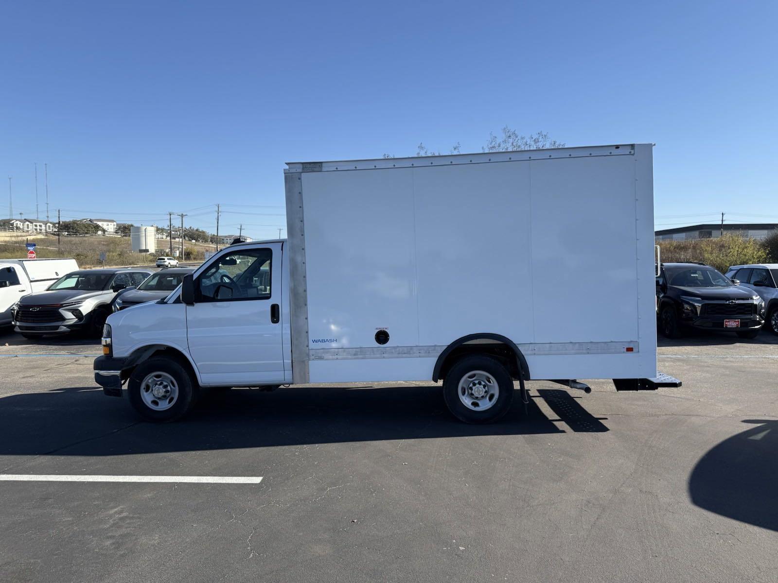 2024 Chevrolet Express Cutaway 3500 Vehicle Photo in GEORGETOWN, TX 78626-7508