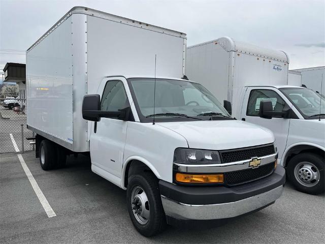 2023 Chevrolet Express Cutaway 3500 Vehicle Photo in ALCOA, TN 37701-3235