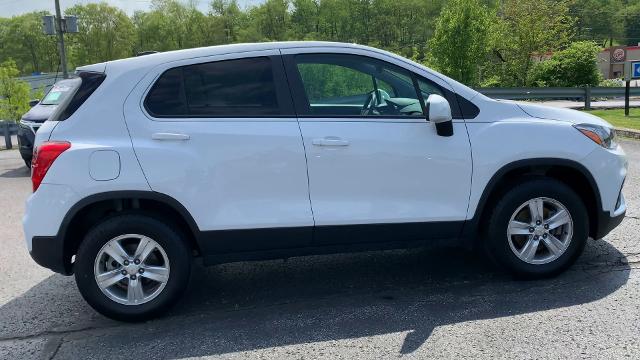 2022 Chevrolet Trax Vehicle Photo in MOON TOWNSHIP, PA 15108-2571