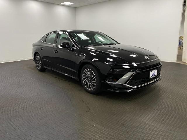 2025 Hyundai Sonata Hybrid SEL photo 2