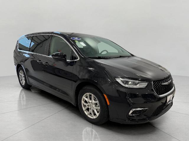 2023 Chrysler Pacifica Vehicle Photo in Green Bay, WI 54304