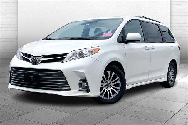 2020 Toyota Sienna Vehicle Photo in KANSAS CITY, MO 64114-4502