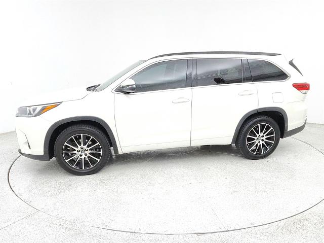 Used 2018 Toyota Highlander SE with VIN 5TDKZRFH8JS537617 for sale in Grapevine, TX