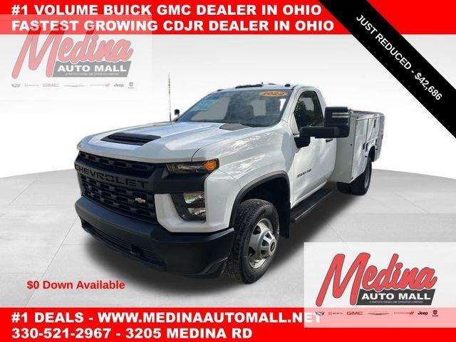 2022 Chevrolet Silverado 3500 HD Chassis Cab Vehicle Photo in MEDINA, OH 44256-9631