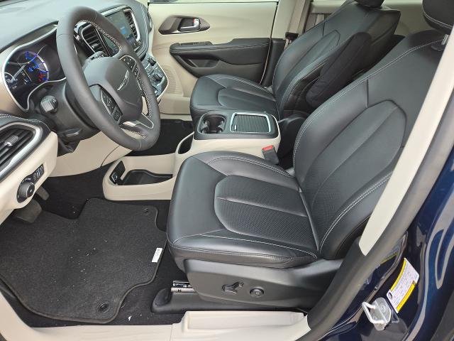 2023 Chrysler Pacifica Hybrid Vehicle Photo in CROSBY, TX 77532-9157