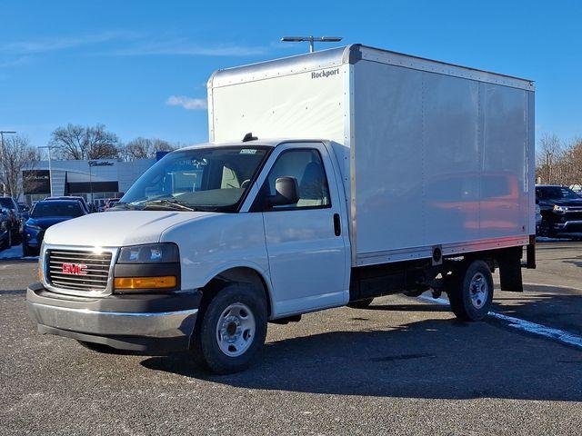 2025 GMC Savana Cutaway 3500 Vehicle Photo in DANBURY, CT 06810-5034