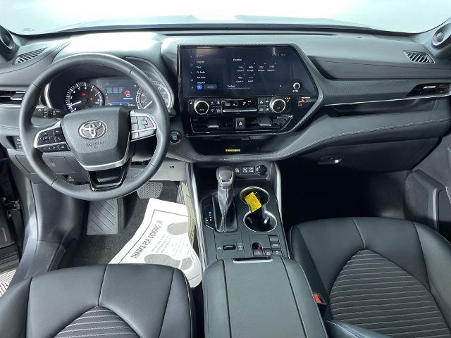 2023 Toyota Highlander Vehicle Photo in GILBERT, AZ 85297-0402