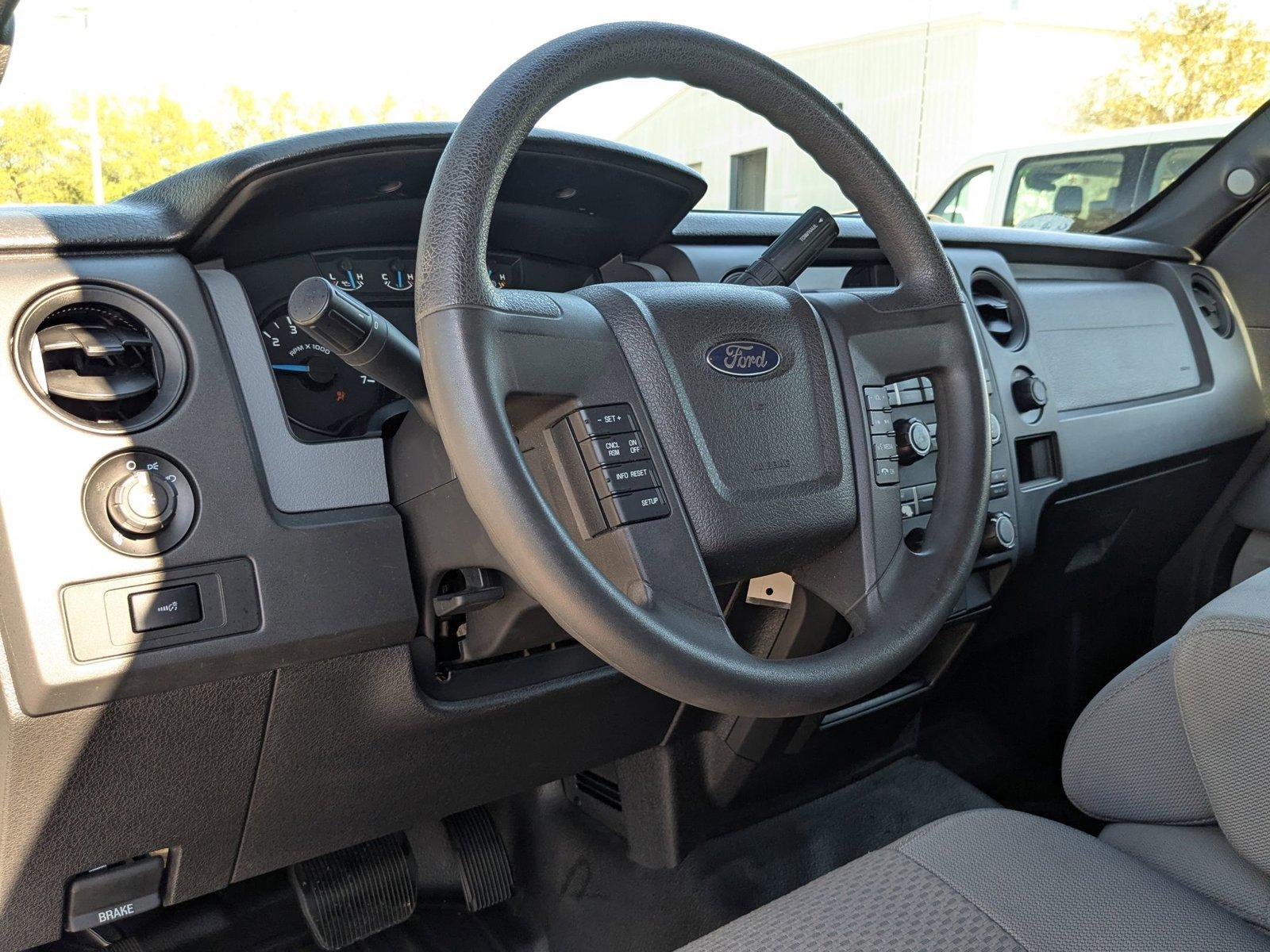 2013 Ford F-150 Vehicle Photo in St. Petersburg, FL 33713