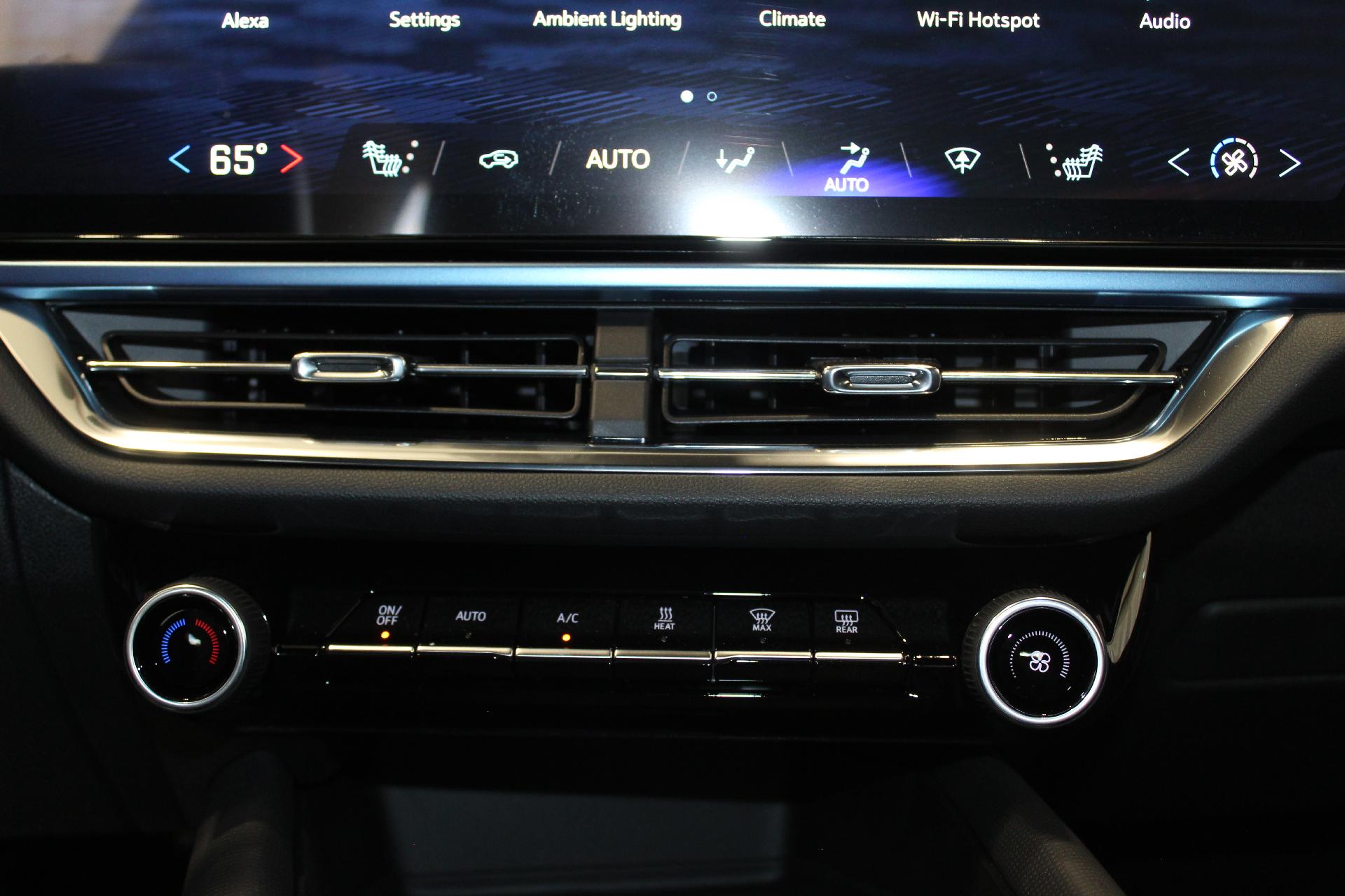 2025 Chevrolet Equinox EV Vehicle Photo in NORTHAMPTON, MA 01060-1120