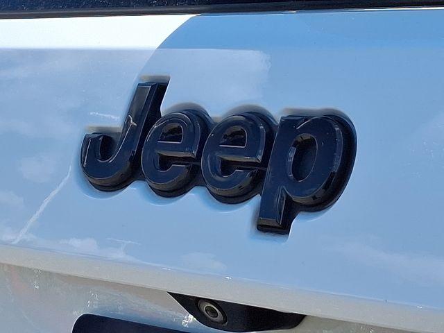 2015 Jeep Grand Cherokee Vehicle Photo in DANBURY, CT 06810-5034