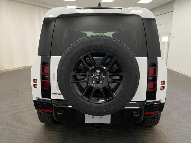 2024 Defender Vehicle Photo in Appleton, WI 54913