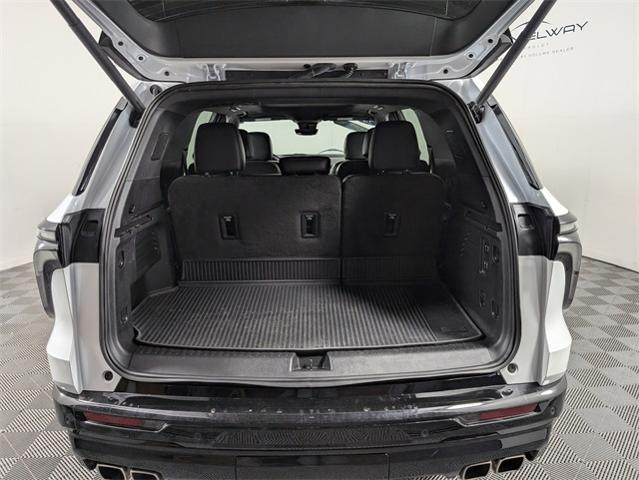 2024 Chevrolet Traverse Vehicle Photo in ENGLEWOOD, CO 80113-6708