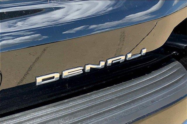 2024 GMC Yukon XL Vehicle Photo in TOPEKA, KS 66609-0000