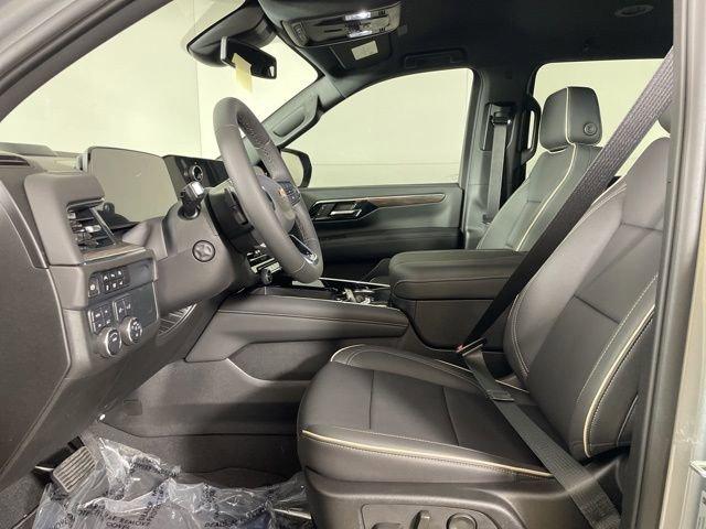 2025 Chevrolet Suburban Vehicle Photo in PHOENIX, AZ 85014-3381