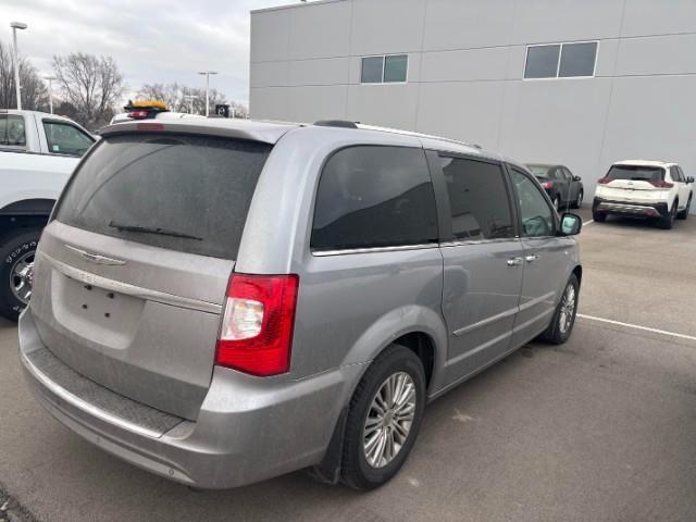 2014 Chrysler Town & Country Vehicle Photo in Green Bay, WI 54304