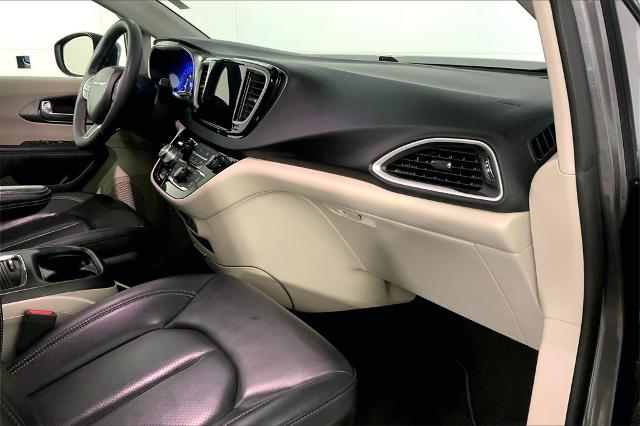 2023 Chrysler Pacifica Vehicle Photo in Lees Summit, MO 64086