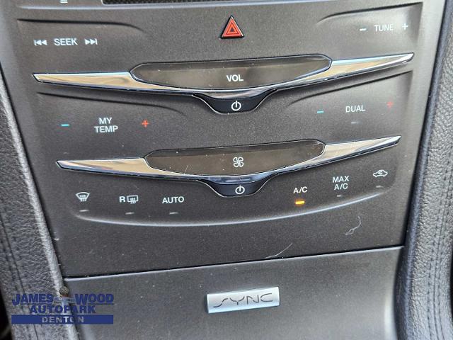 2017 Lincoln MKT Vehicle Photo in DENTON, TX 76210-9321