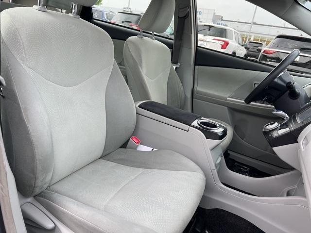 2014 Toyota Prius v Vehicle Photo in GREEN BAY, WI 54304-5303