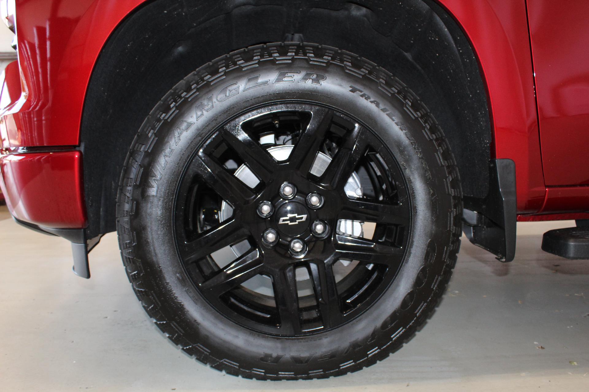 2025 Chevrolet Silverado 1500 Vehicle Photo in NORTHAMPTON, MA 01060-1120