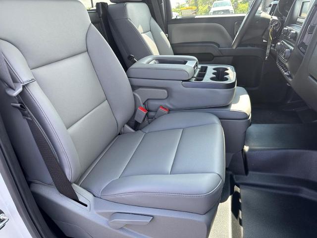 2024 Chevrolet Silverado 5500 HD Vehicle Photo in COLUMBIA, MO 65203-3903
