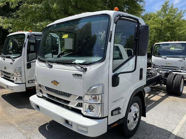 2025 Chevrolet Low Cab Forward 4500 Vehicle Photo in ALCOA, TN 37701-3235