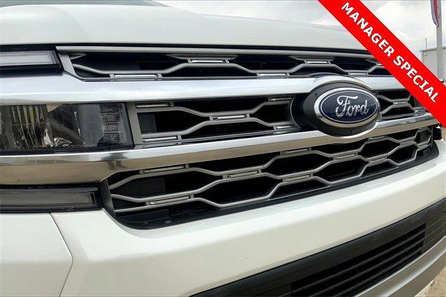 2023 Ford Expedition Vehicle Photo in TOPEKA, KS 66609-0000