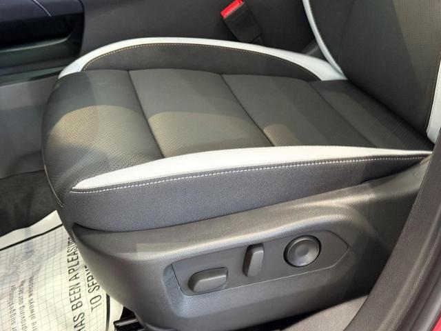 2025 Buick Envision Vehicle Photo in COLUMBIA, MO 65203-3903