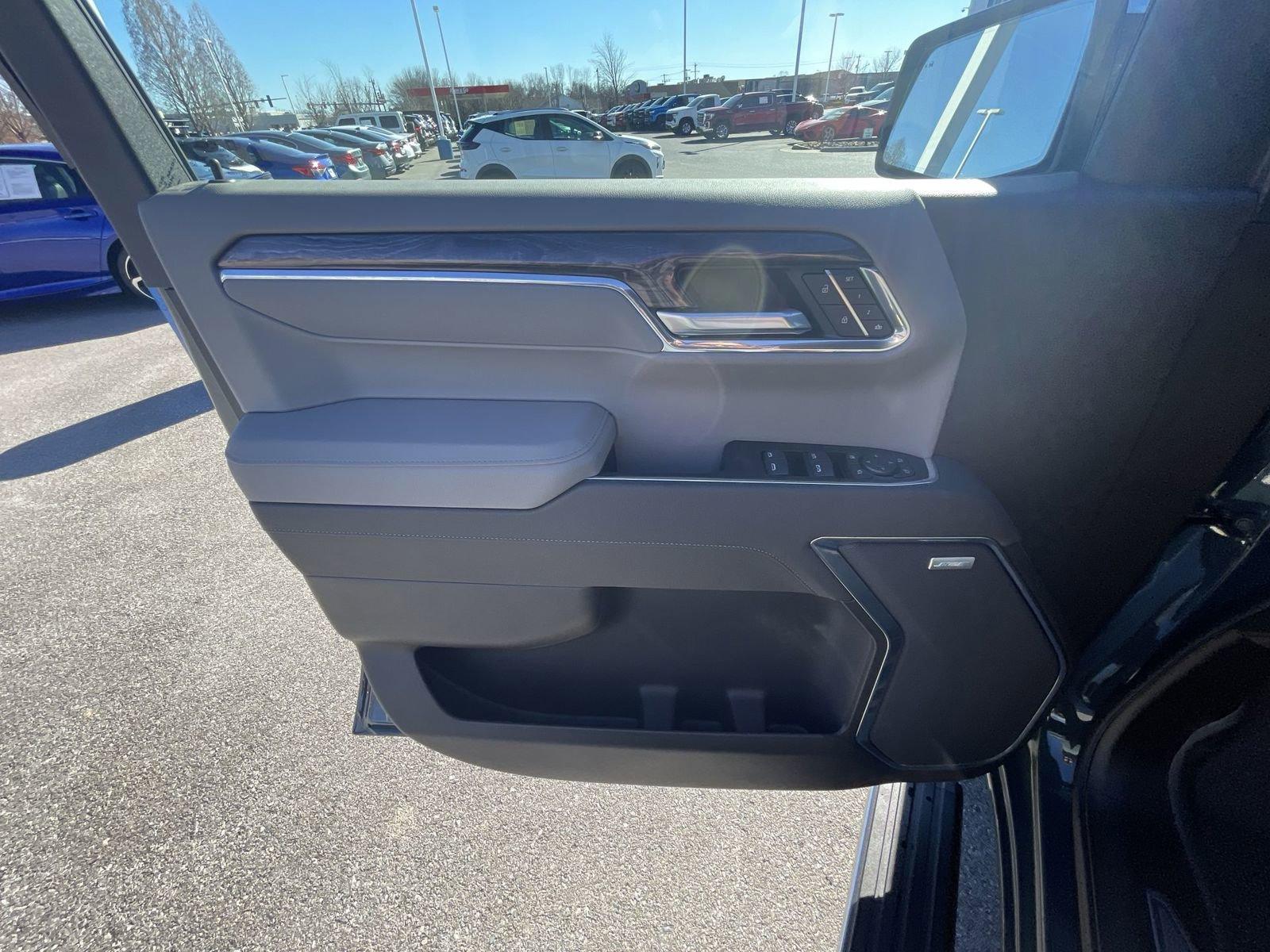 2025 Chevrolet Silverado 1500 Vehicle Photo in BENTONVILLE, AR 72712-4322