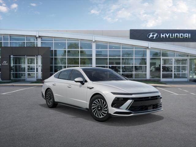 2025 Hyundai SONATA Hybrid Vehicle Photo in Appleton, WI 54913