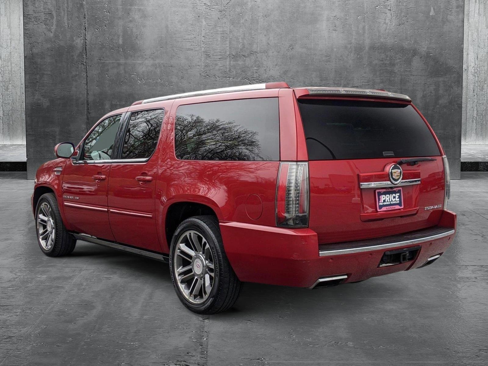 2013 Cadillac Escalade ESV Vehicle Photo in TIMONIUM, MD 21093-2300