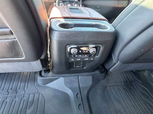 2024 GMC Yukon XL Vehicle Photo in ALBERTVILLE, AL 35950-0246