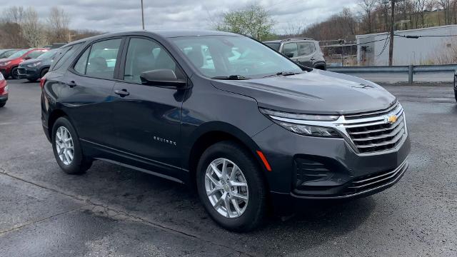 2022 Chevrolet Equinox Vehicle Photo in MOON TOWNSHIP, PA 15108-2571