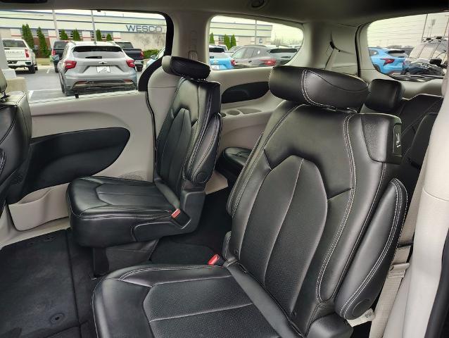 2024 Chrysler Pacifica Vehicle Photo in GREEN BAY, WI 54304-5303