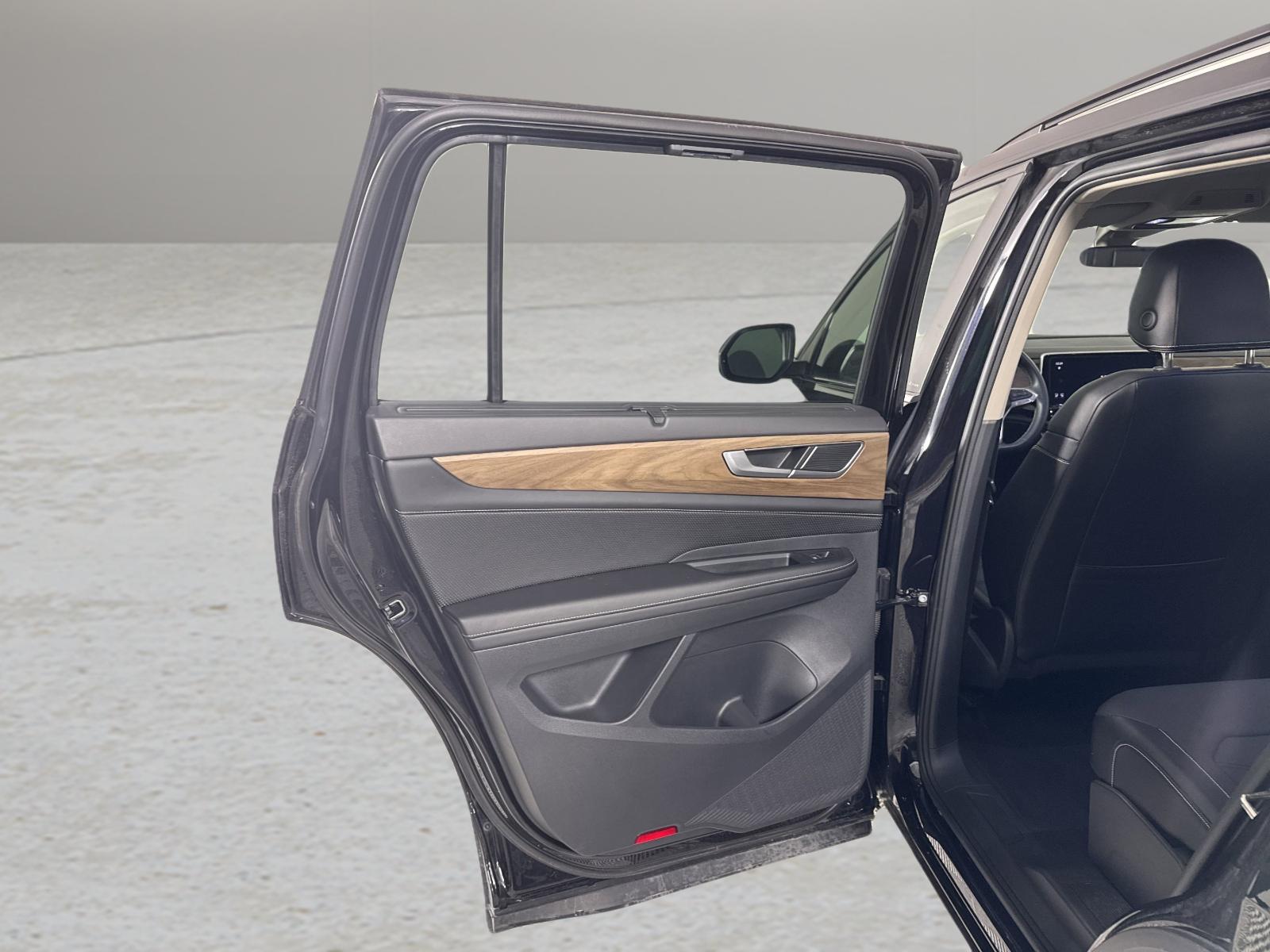 2024 Volkswagen Atlas Vehicle Photo in Georgetown, TX 78626