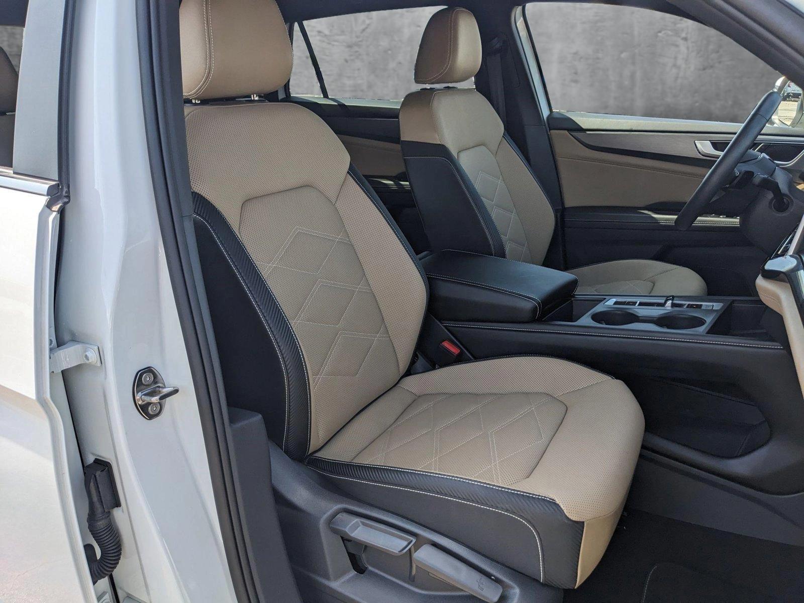 2024 Volkswagen Atlas Cross Sport Vehicle Photo in HOUSTON, TX 77034-5009