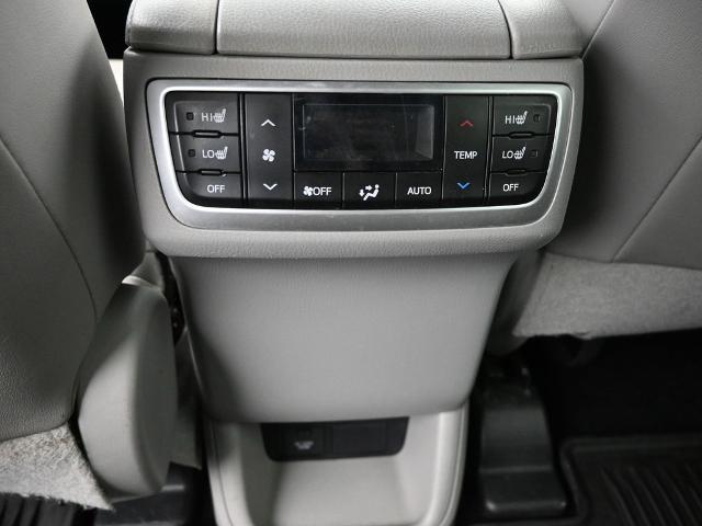 2016 Toyota Highlander Vehicle Photo in Cedar Rapids, IA 52402