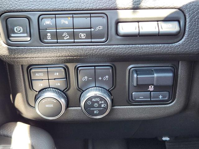 2022 GMC Yukon XL Vehicle Photo in DENTON, TX 76210-9321